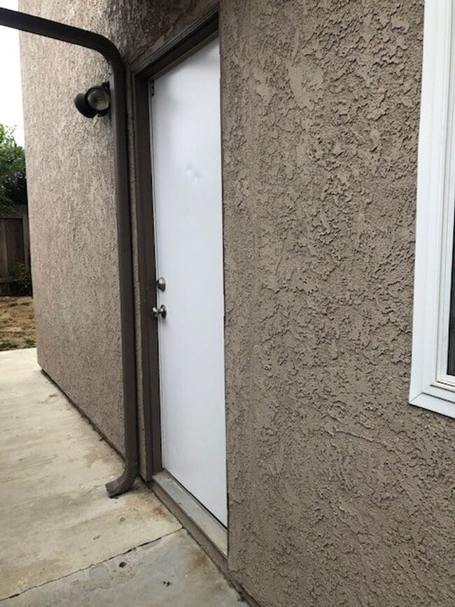 Building Photo - K Street Unit 905 South K Street #B Rental