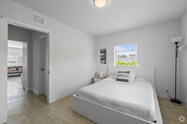 2BR, 2BA - 710SF - Bedroom