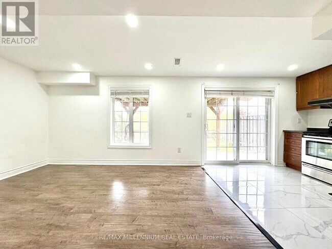 Photo - 41 Stoneylake Ave