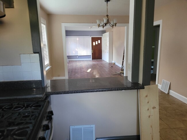 Photo - 135 S Elmwood Ave
