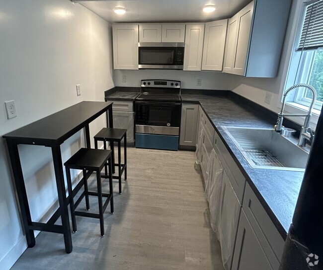 Building Photo - 353 Crescent St Unit 5 Rental
