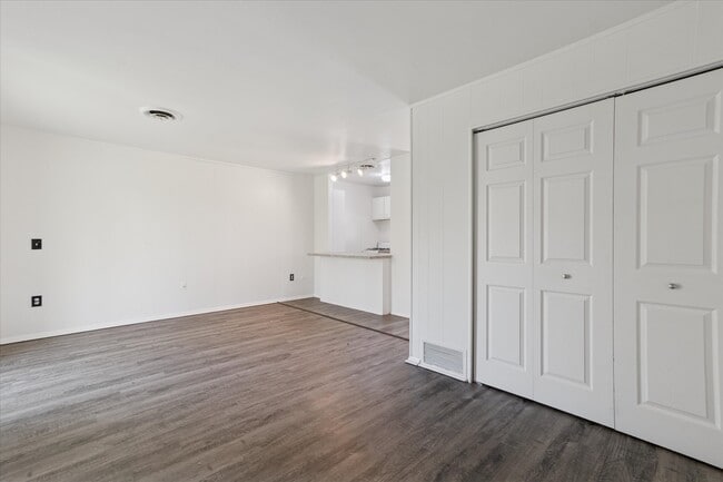 Photo - 660-672 Flint Rd