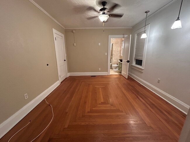 Photo - 833 5th Ave N