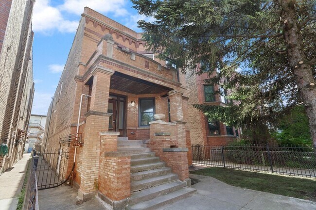 Photo - 839 N Rockwell St Unidad 1F Rental