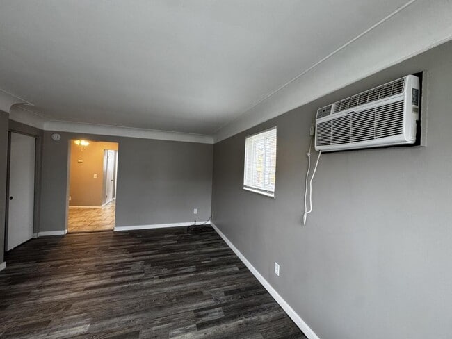 325 Pike St