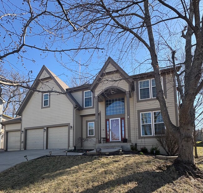 Photo - 30+ Day Stays | Fully Furnished 5 Bed Home w/Utilities included | 3 Car Garage | Great Community ...