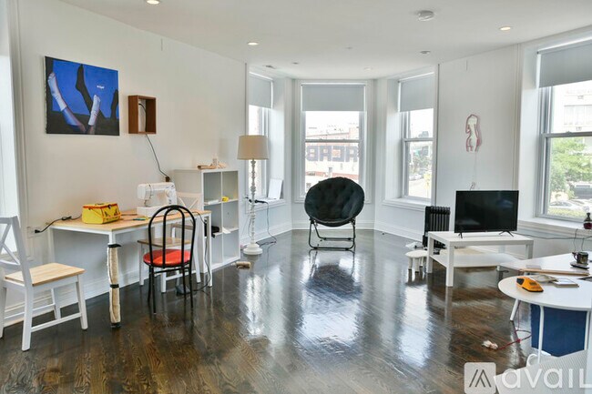 Photo - 2450 N Milwaukee Ave