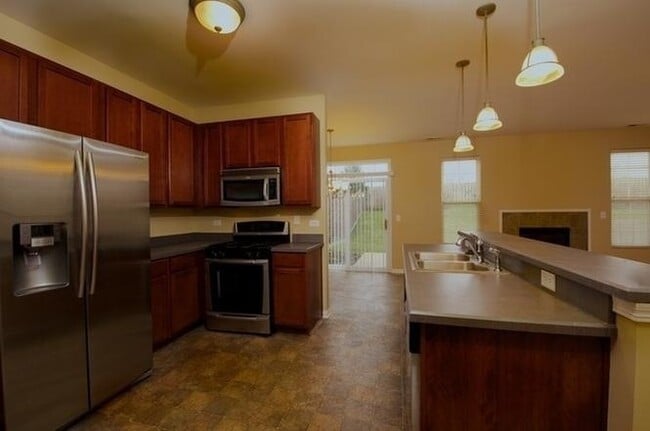 Photo - 25243 Colligan St