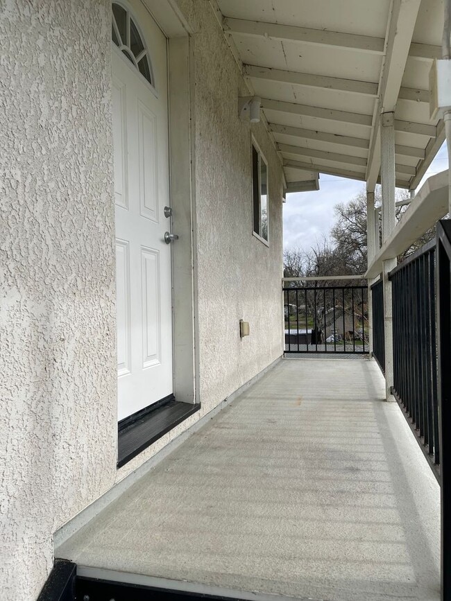 Photo - 3 BED 2 BATH W/ATTACHED MOTHER-IN-LAW SUITE *SOLAR PANELS ON ROOF = LOW ELECTRIC BILL*