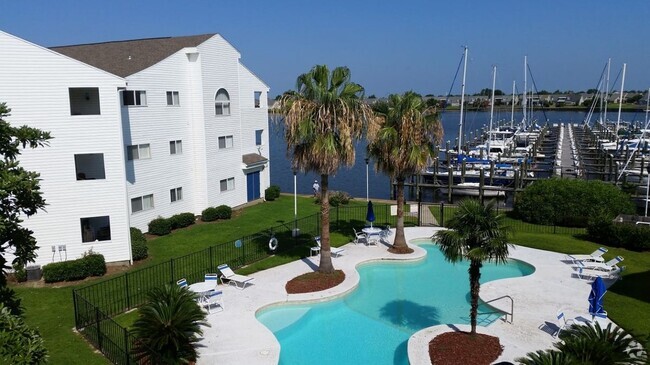 Building Photo - 1490 Harbor Dr Rental