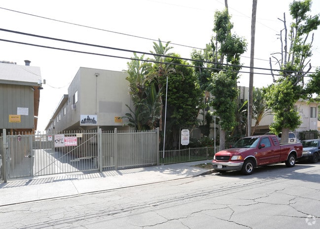 Building Photo - Villa Roma Rental