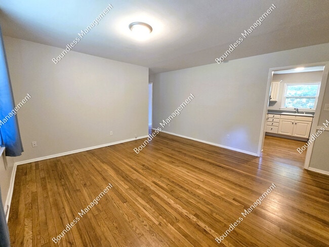 Photo - 2572 Woodgreen Dr