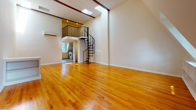 Photo - 382 Burns St