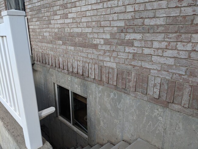 Photo - Meticulously Mapleton Basement Apartment