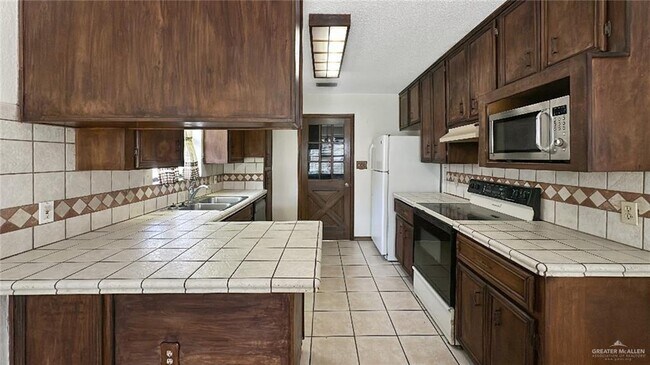 Photo - 14 Hummingbird Ave