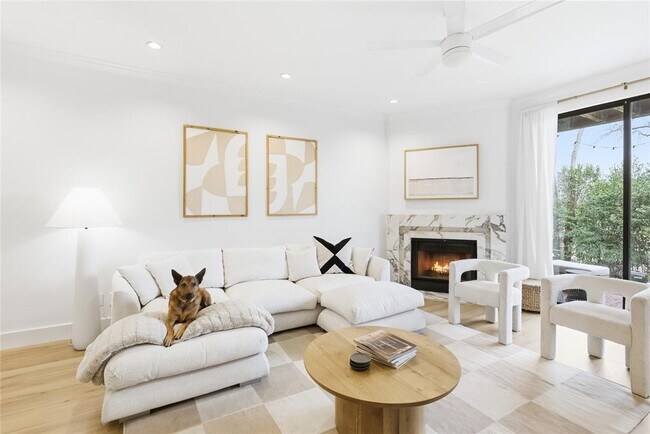 Building Photo - 1501 Barton Springs Rd Unit 104