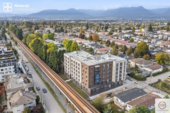 Photo - 5085 Mchardy St