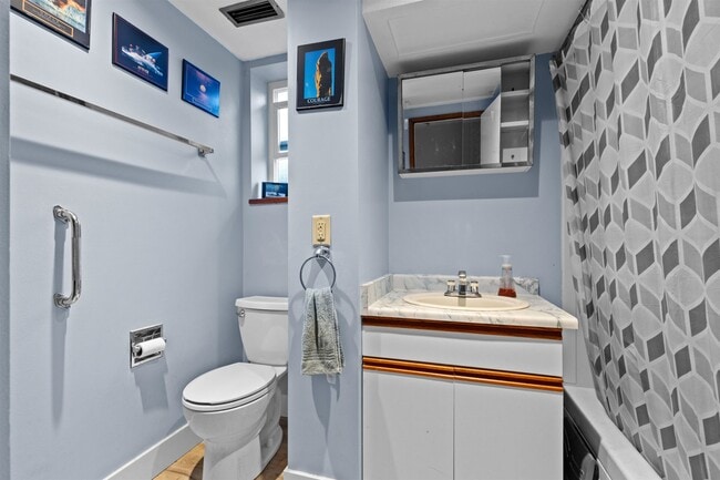 Photo - 11825-11891 91 Ave