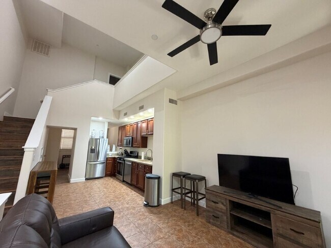 555 W 6th St