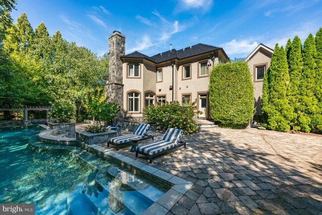 8305 Fox Haven Dr