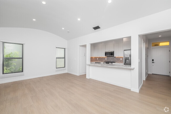 1BR, 1BA - 750SF - Living Room