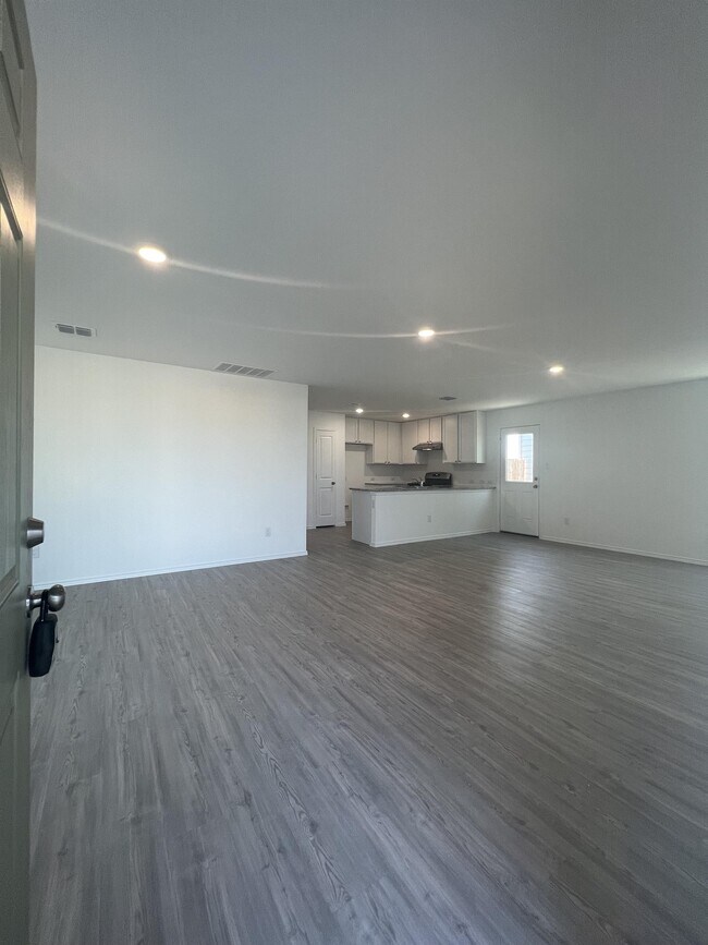 Photo - 5479 Daphne Path