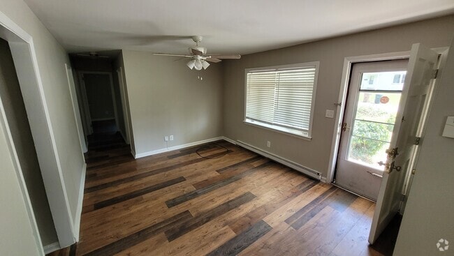 Building Photo - 1104 Logan St Rental