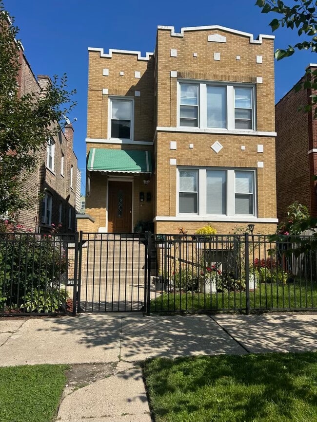 Building Photo - 2423 N Lotus Ave Unit 2 Rental