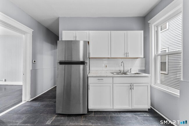 78 Shelton Ave Unit 2nd Flr