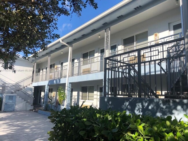 Building Photo - 7155 Rue Notre Dame Unit 4 Rental