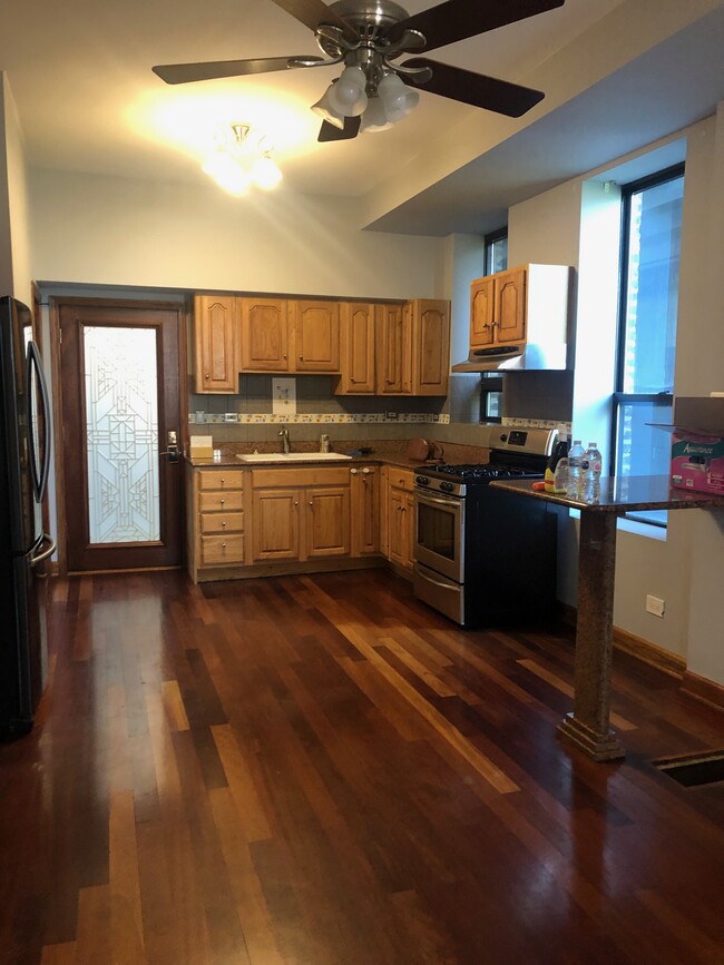 Kitchen/dining area - 1439 W 17th St Apartments Unit 1R