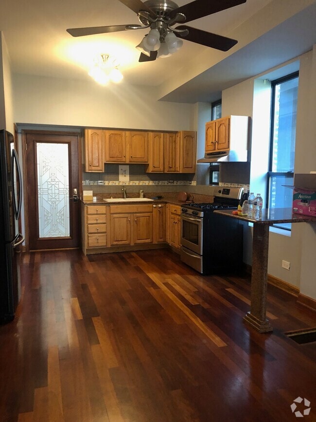 Building Photo - 1439 W 17th St Unit 1R Rental