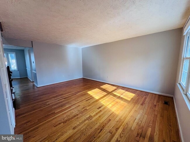 Building Photo - 305 Gundry Dr