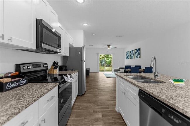 97 N Goldwyn Ave