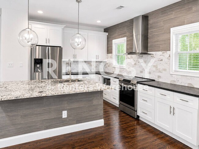 Photo - 1577 Olympian Cir SW