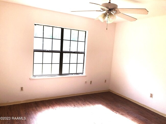 Photo - 413 Knollwood Cir