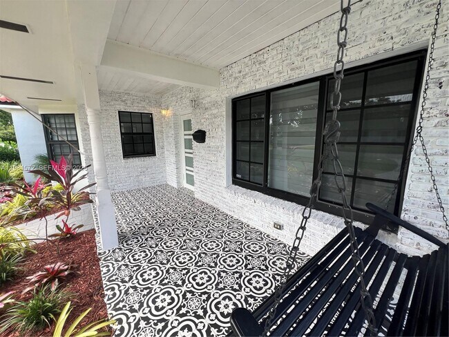 Photo - 140 Pocatella St