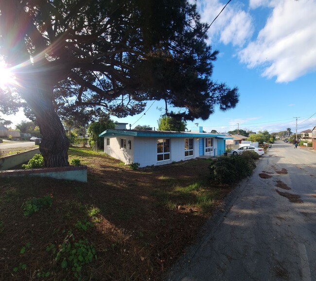 Building Photo - Cuesta By the sea cottage for Rent! Close ...