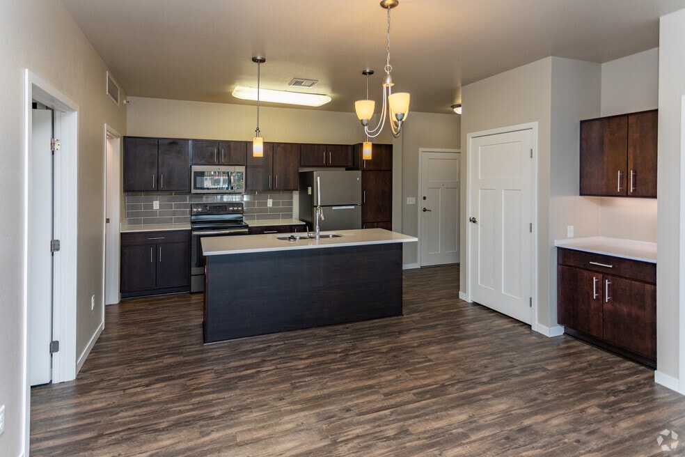 2BR, 2BA - 1446SF