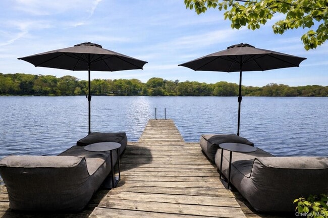 15 Lake View Ct
