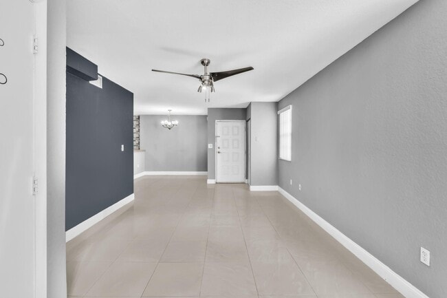 Photo - 2803 N Oakland Forest Dr