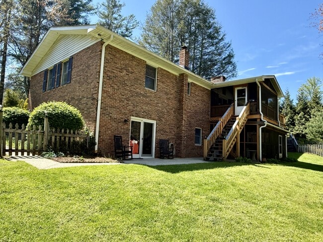 Building Photo - 5 Shadow Valley Dr