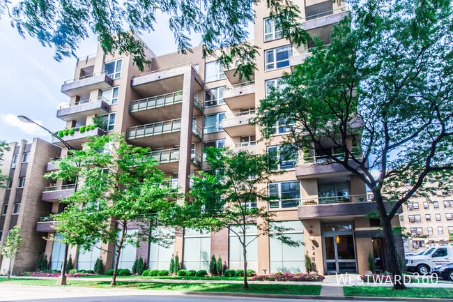 Building Photo - 5430 N Sheridan Rd Unit 503