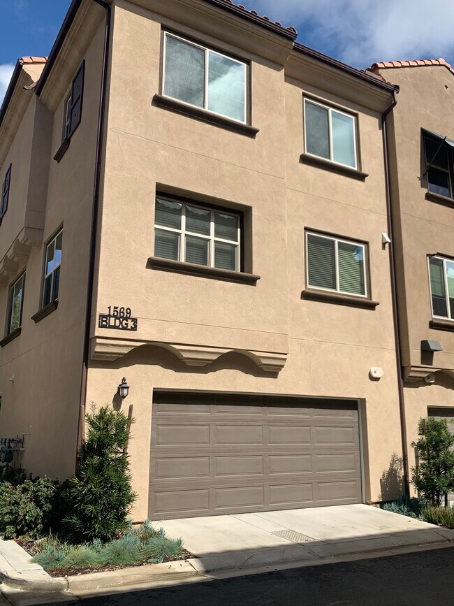 Photo - 1569 Castillo Way