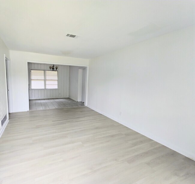 Photo - 204 W Park Ave