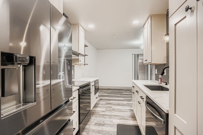 Building Photo - 13149 W Ohio Ave