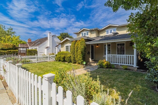 Photo - 130 Heather Ln