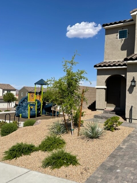 Photo - 365 Rosefinch St