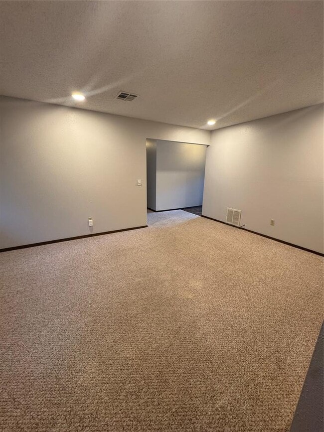 Photo - 805 W 8th St