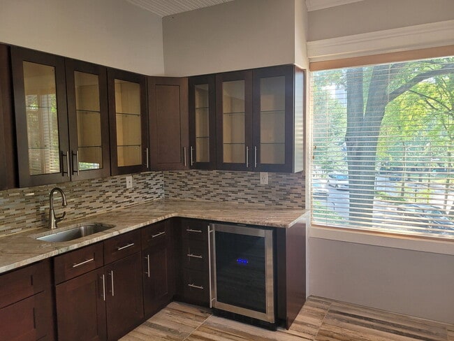 Photo - 169 Peachtree Cir NE Unit 5